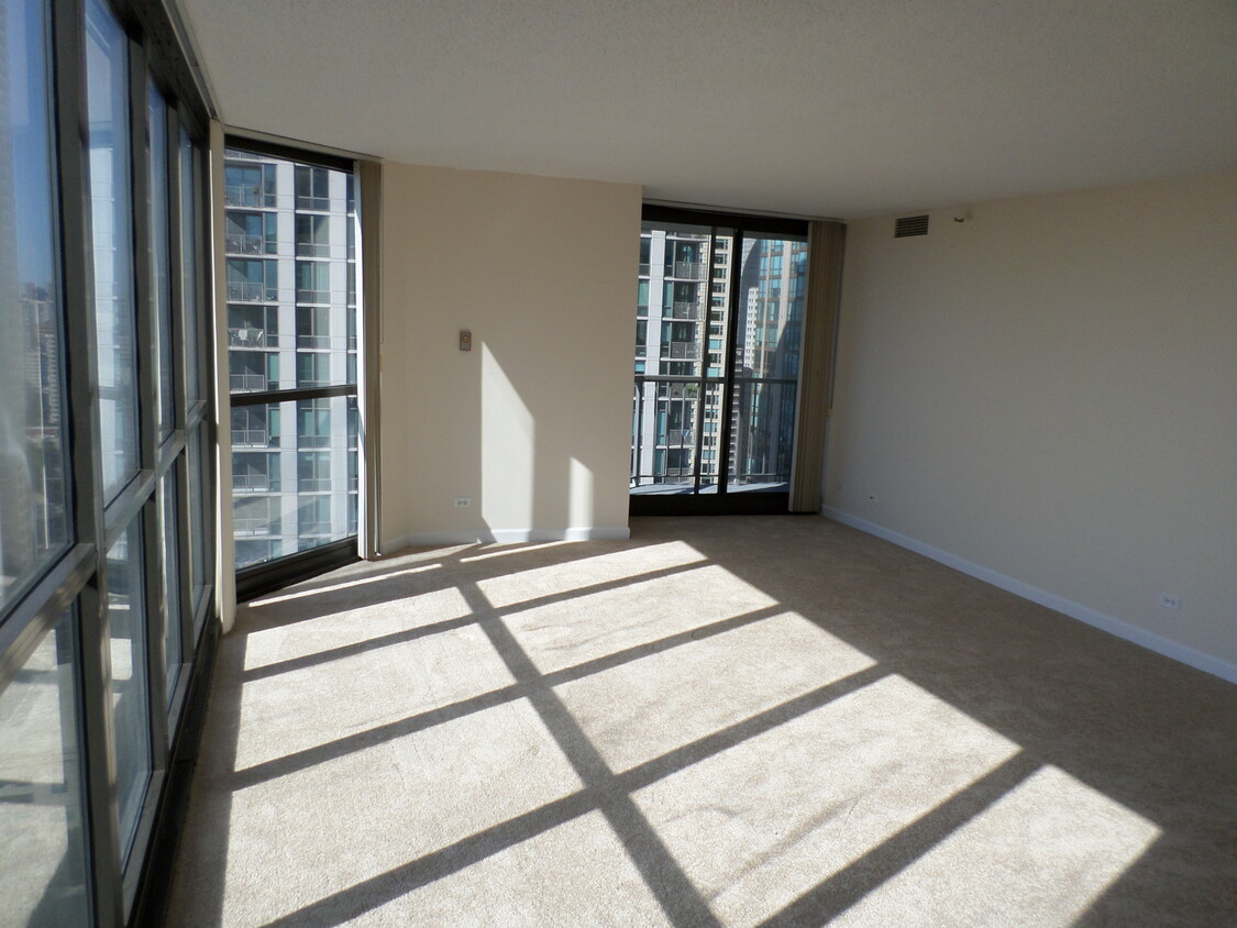 Primary Photo - 10 E Ontario St