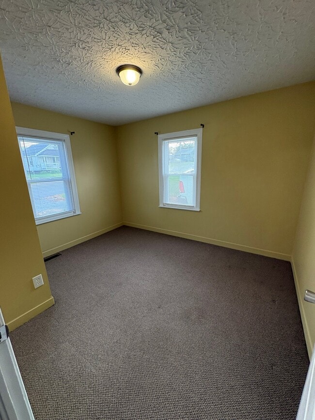 Building Photo - 524 Meader St