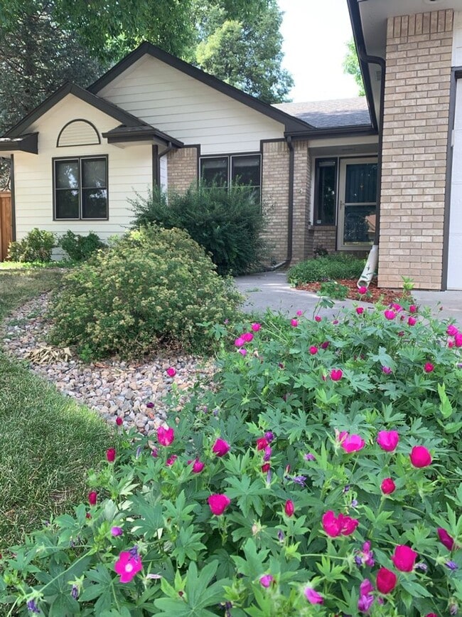 Building Photo - West-Side Gem! Sprawling Single-Family Home w/ Finished Basement