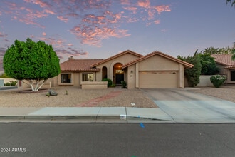 Building Photo - 2555 N Tamarisk St