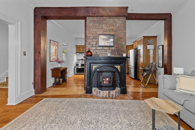 Building Photo - 36 Victoria St