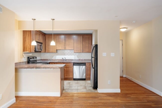 Building Photo - 2100 Grove Ave