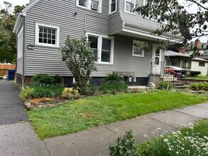 Building Photo - 288 Ross Park