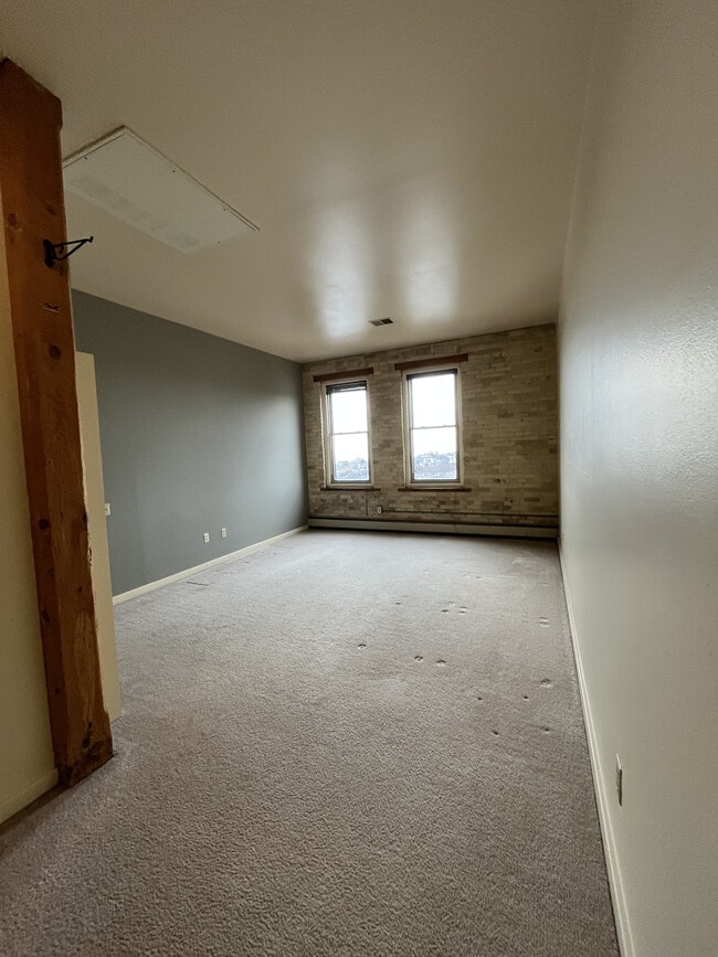 Building Photo - Leverenz Apartments