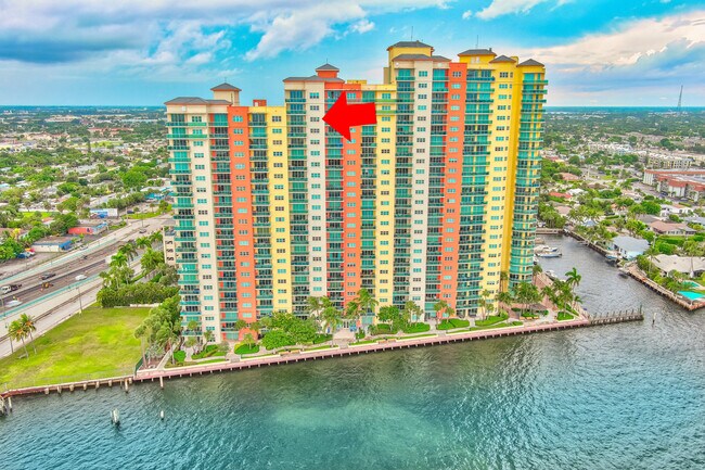 Building Photo - 2640 Lake Shore Dr