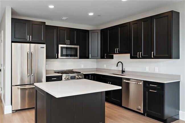 Building Photo - 350 Oliver Ave