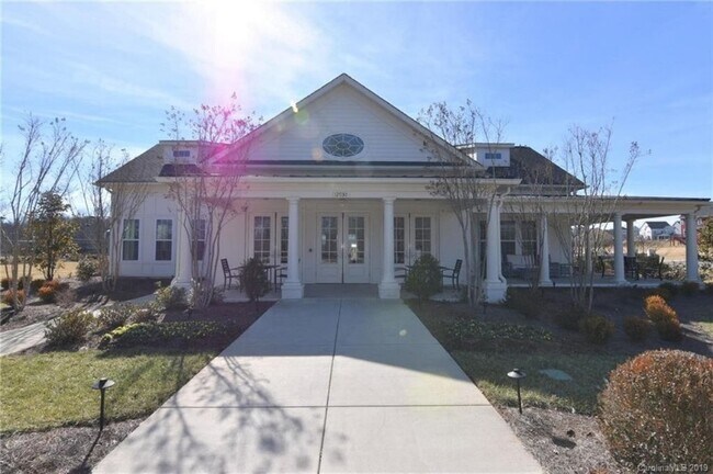 Building Photo - 12832 Flagstone Dr