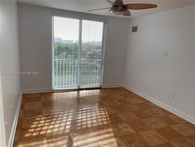 Foto del edificio - 2550 SW 27th Ave