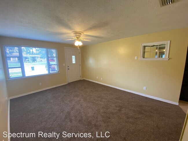 Building Photo - 4 br, 1.5 bath House - 165 Parkwood Dr. W.