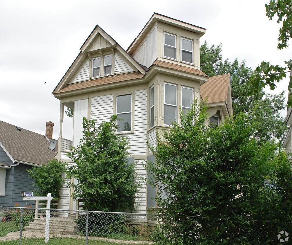 Building Photo - 419 Sherburne Ave