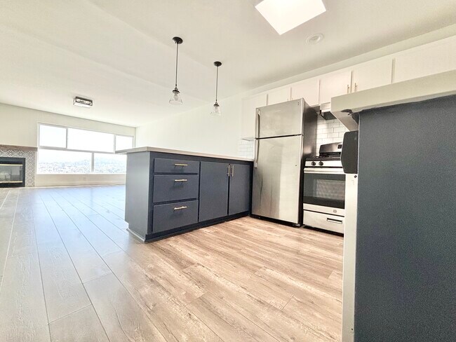 Building Photo - 2965 Waverly Dr. Los Angeles, CA 90039