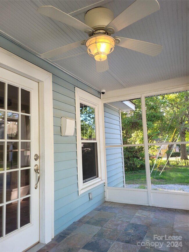 Building Photo - 812 E 19th St