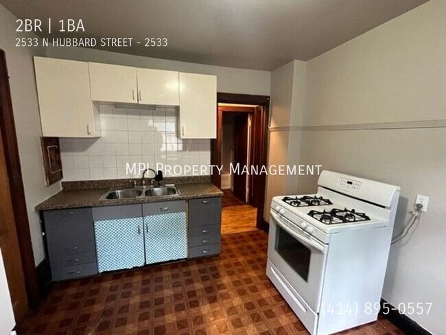 Building Photo - 2533 N. Hubbard Street - 2 Bedroom Lower