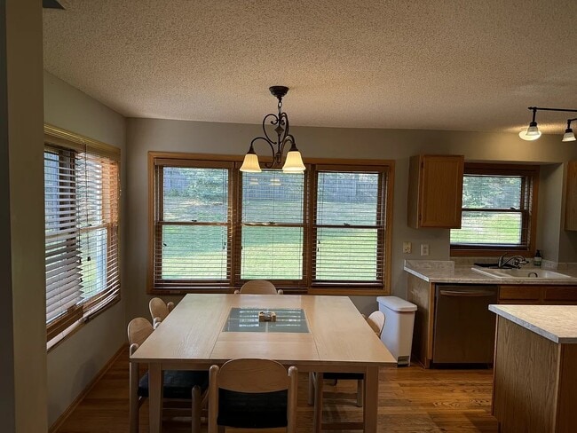 Foto del edificio - 16842 Hanover Ln