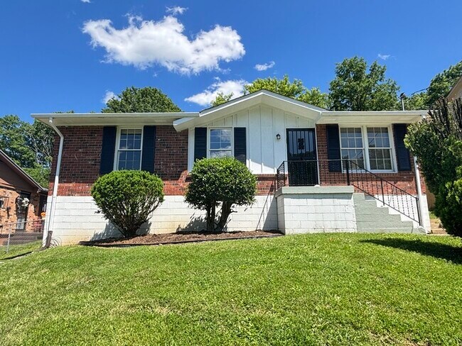 Photo - 2788 Old Matthews Rd House