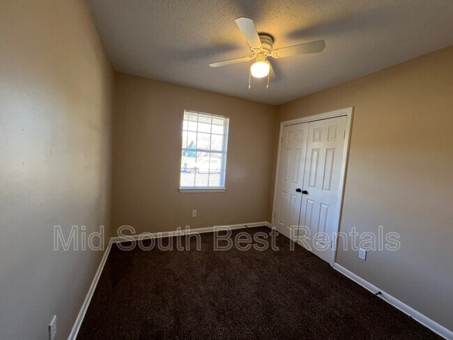 Foto del edificio - 5115 Aureen Dr