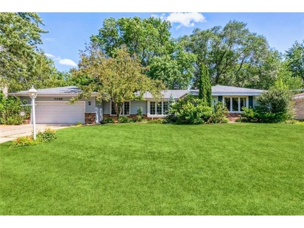 Foto principal - 7065 Montrose Rd