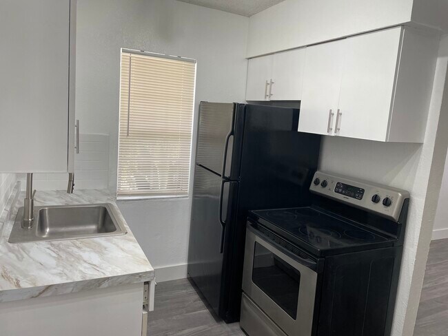 Foto del edificio - 1450 SW 8th Ct