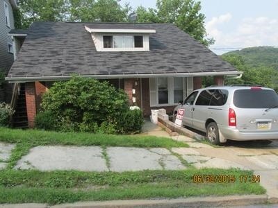 Primary Photo - 525 Summit Ave