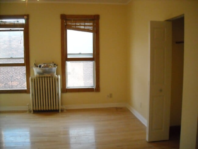 Foto del edificio - 2404 Dupont Ave S