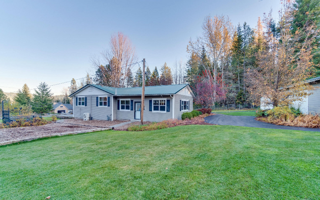 Building Photo - 12845 N Hauser Lk Rd