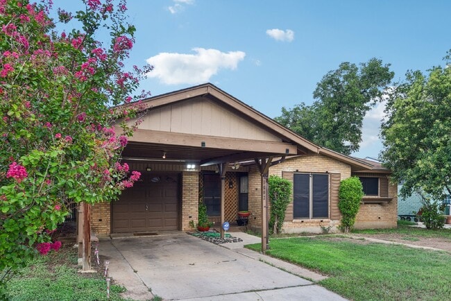 Building Photo - 1602 Lone Oak Ave