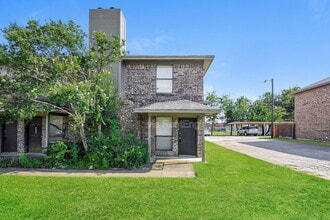 Building Photo - 5923 Shadydell Dr