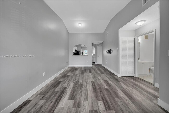 Foto del edificio - 1261 SE 27th St