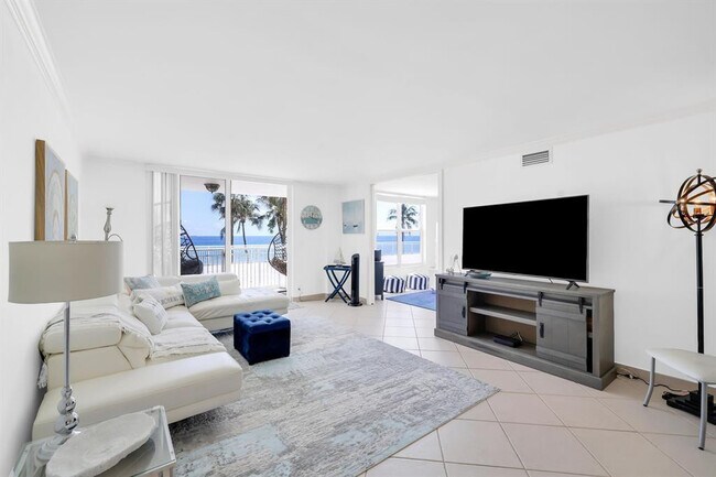 Foto del edificio - 1051 Hillsboro Mile