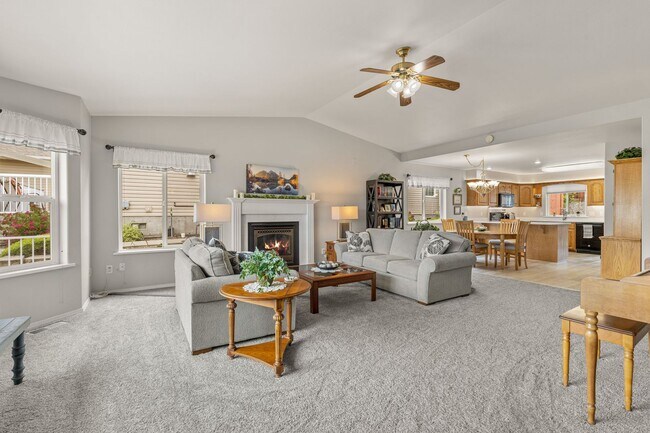 Building Photo - Beautiful 2 Bed 2 Bath Condo with 2 Bonus Rooms