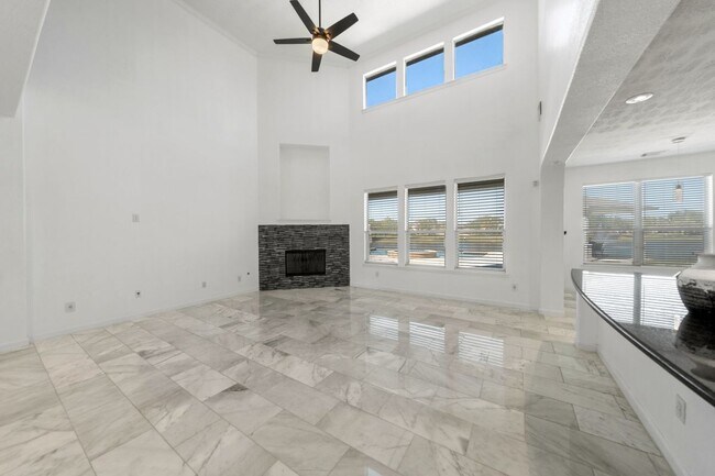 Foto del edificio - 1922 Lake Grayson Dr