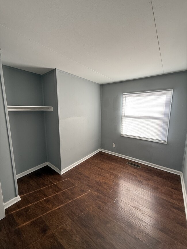 Foto del edificio - 4715 E 33rd St