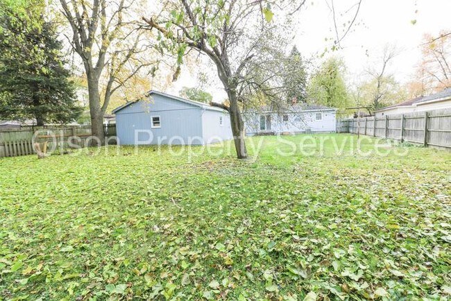 Building Photo - 1412 W 61st Pl