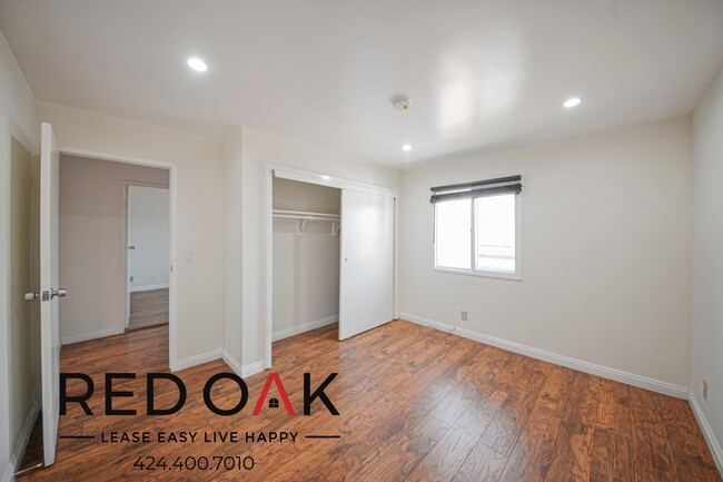 Building Photo - Stylish, Cozy Two Bedroom with Recessed Li...