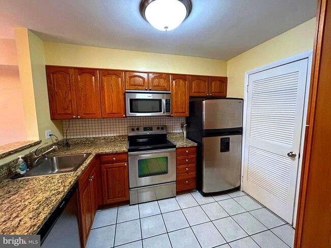 Building Photo - 3867 El Camino Pl