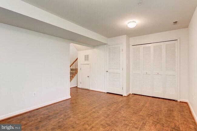 Foto del edificio - 7114 Maiden Point Pl