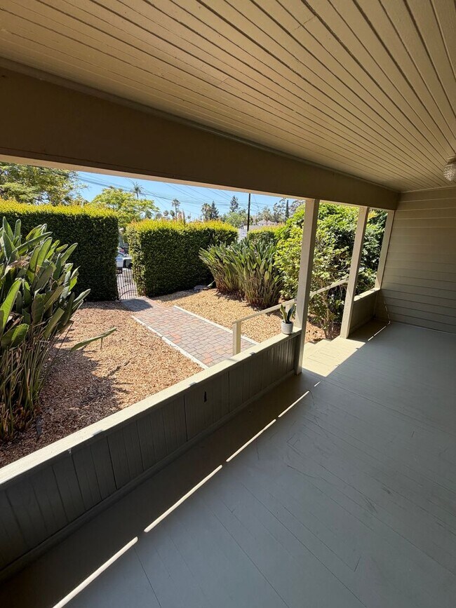 Foto del edificio - Quaint 2BD/1BA house in La Mesa Village available now for a 1-year lease!