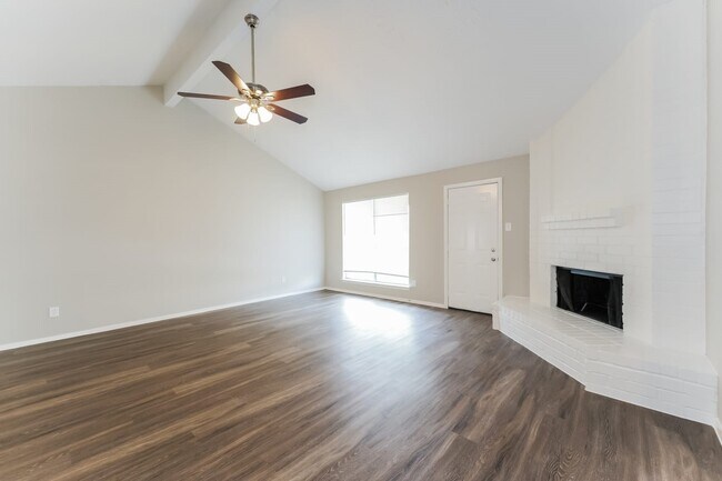 Building Photo - 7011 Pickett Dr