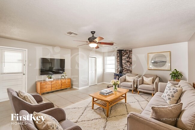 Foto del edificio - 2202 Fairfax Dr