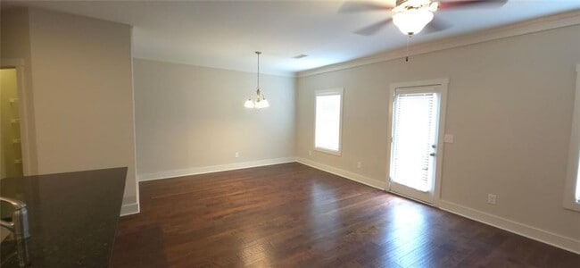 Building Photo - 1716 Lincoln Dr