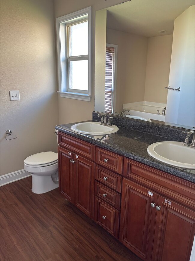 Foto del edificio - **Charming 3-Bedroom, 2-Bath Home for Rent...