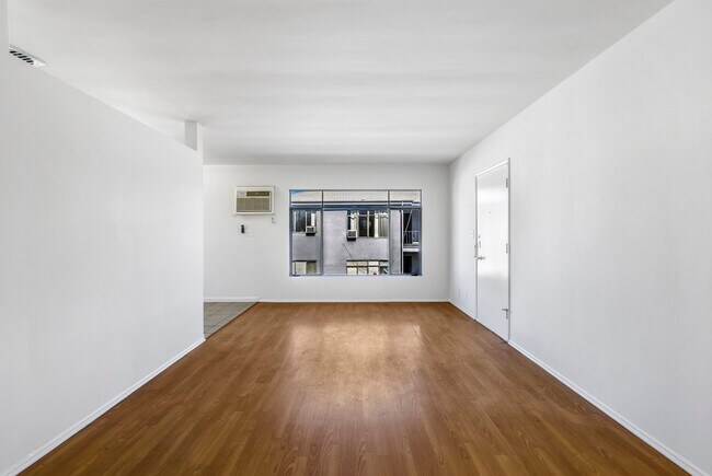 living area - 7610 Romaine St