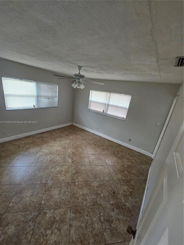 7805 NW 71st St Unit 2, Tamarac, FL 33321 Room for Rent in Tamarac