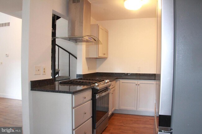 Building Photo - 257 Tavistock