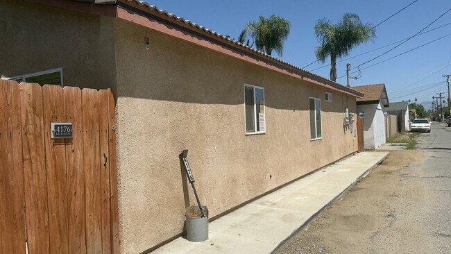 Foto del edificio - 4176 Douglass Ave