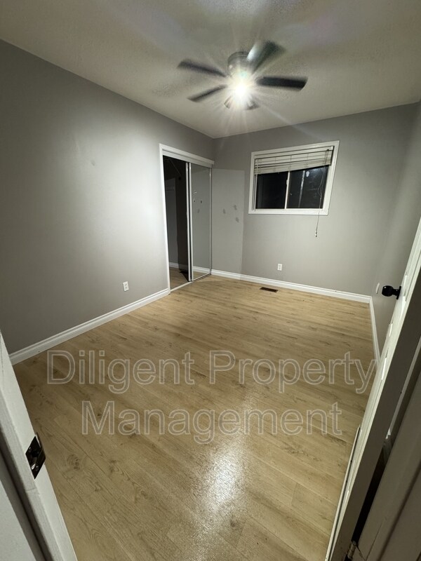 Photo du bâtiment - 1537 Ravenwood Dr