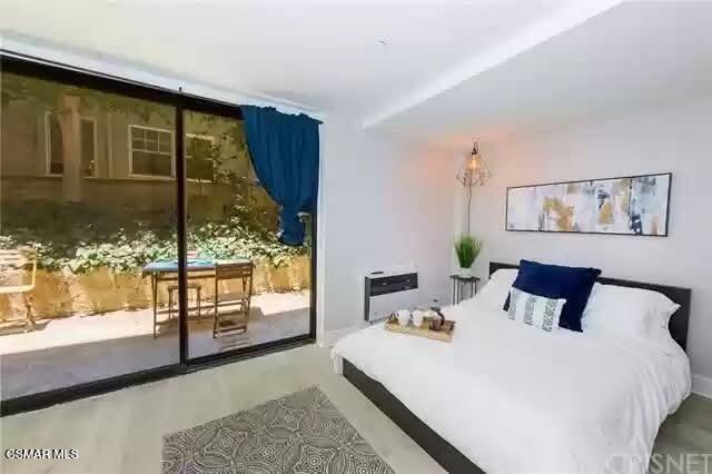 Building Photo - 10982 Roebling Ave