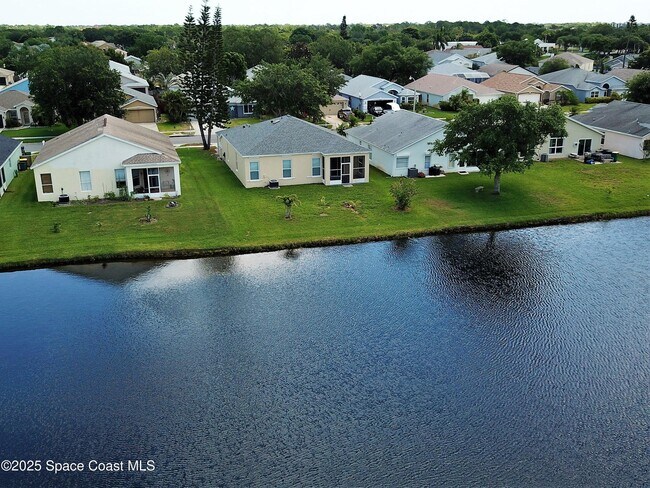 Foto del edificio - 8049 Bracken Ln