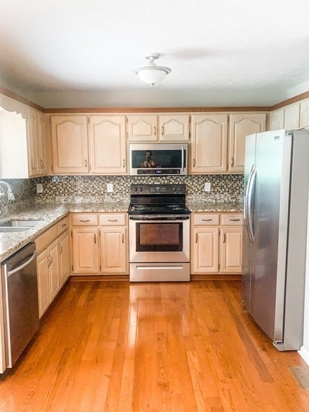 Building Photo - 118 Redbud Dr