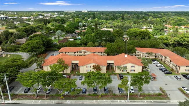 Foto del edificio - 3586 N University Dr